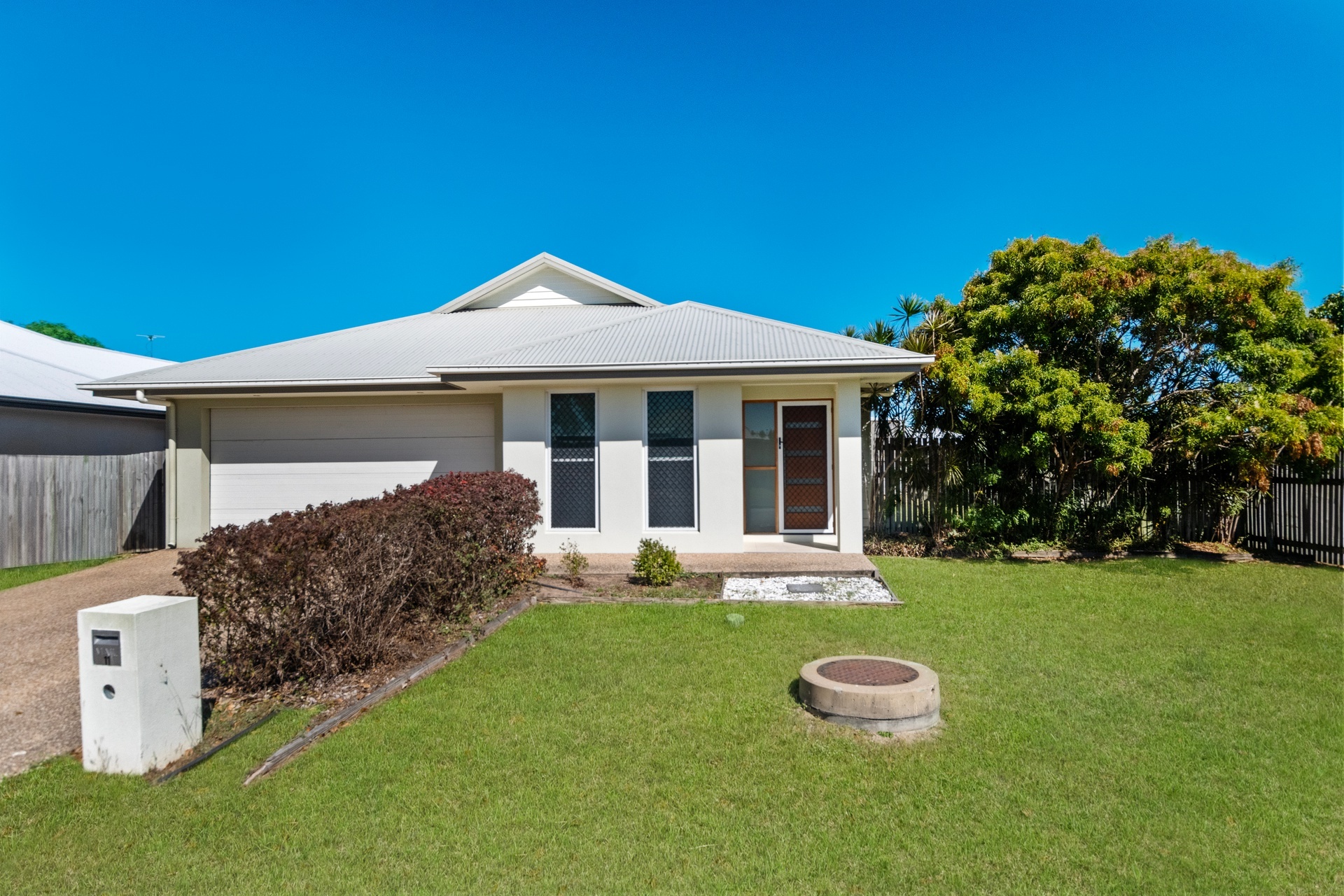 11 Wineglass Bay Ave, MOUNT LOW QLD 4818