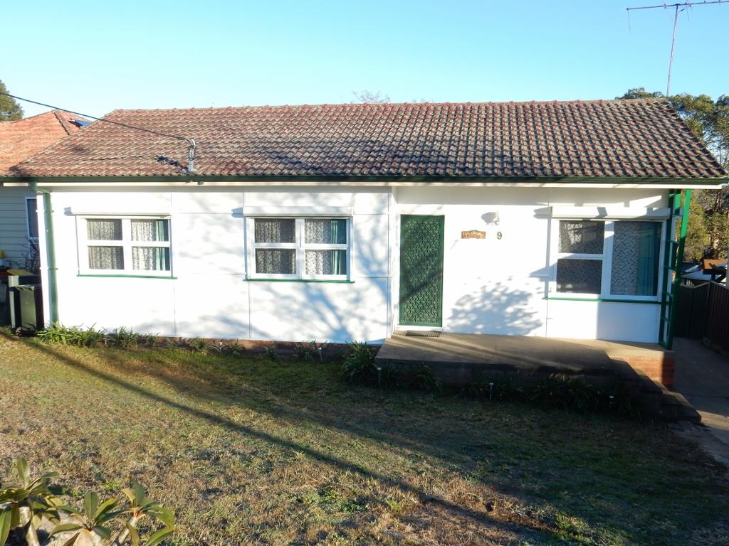 9 Grandview Drive, CAMPBELLTOWN NSW 2560