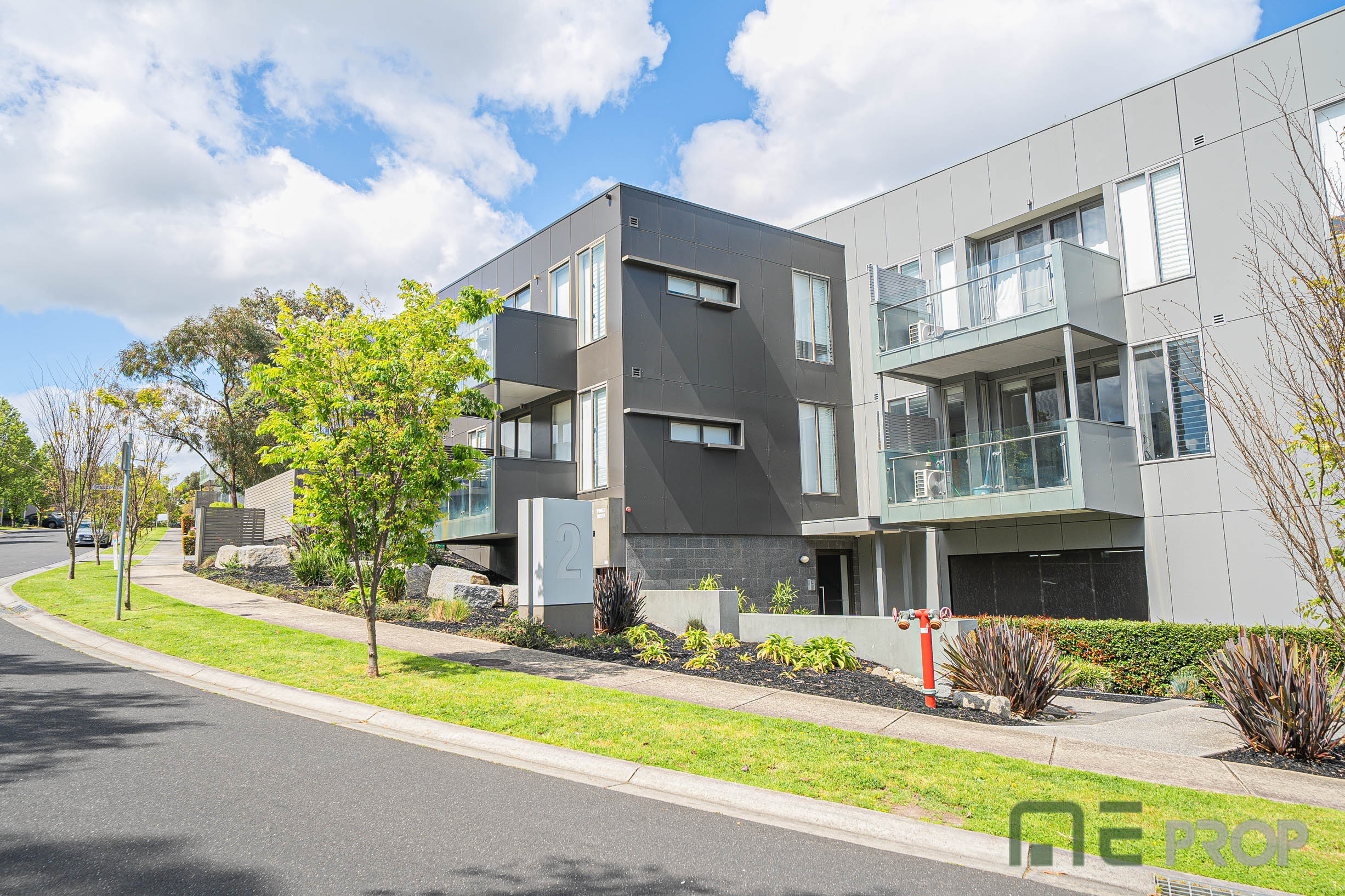 4 / 2 Yarra Bing Crescent, BURWOOD VIC 3125