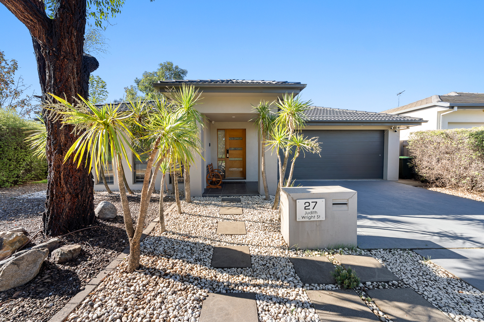 27 Judith Wright Street, Franklin