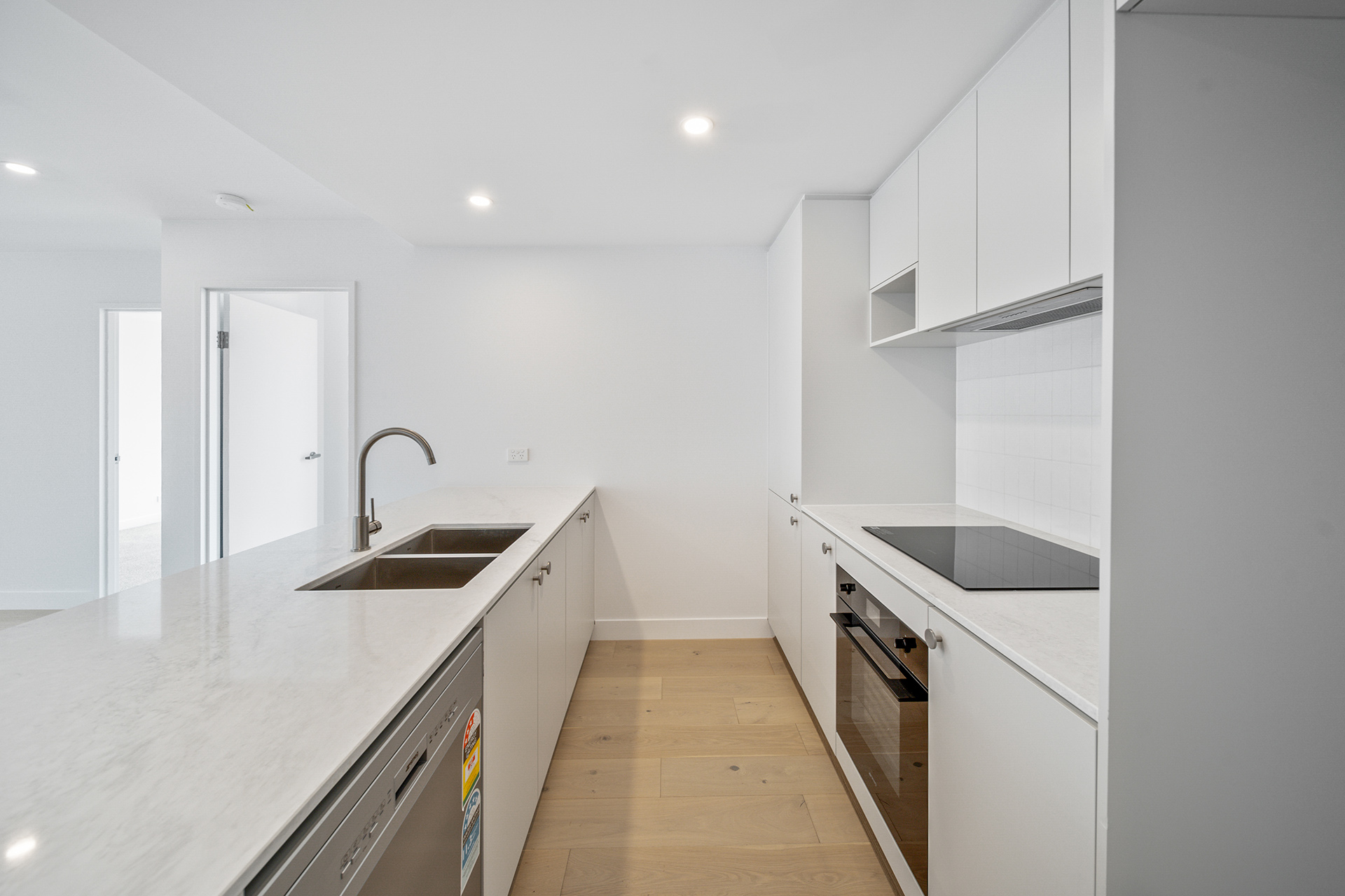 111/220 Melrose Drive, Phillip, photo 5