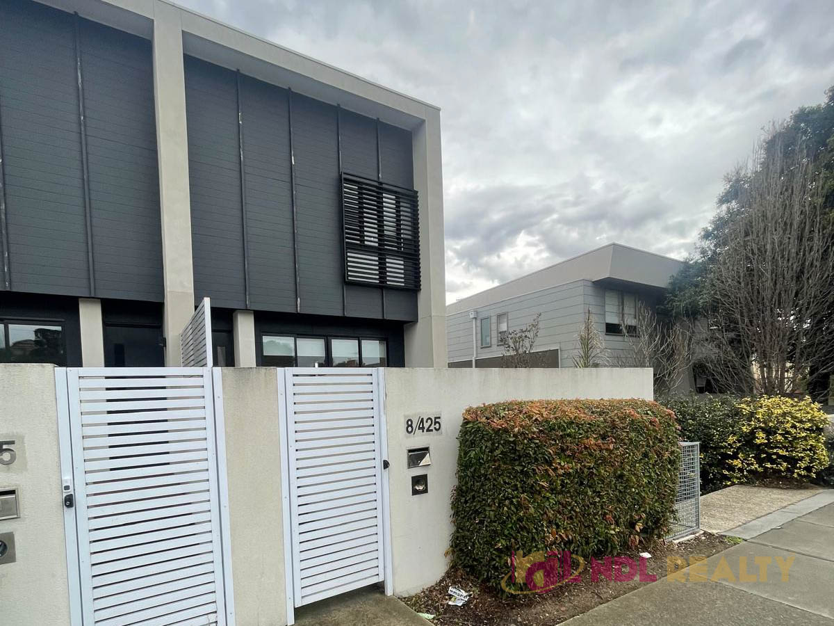 8 / 425 Warrigal Road, BURWOOD VIC 3125