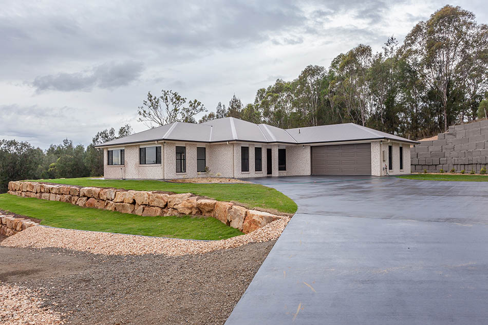 15 Dolleys Road, WITHCOTT QLD 4352