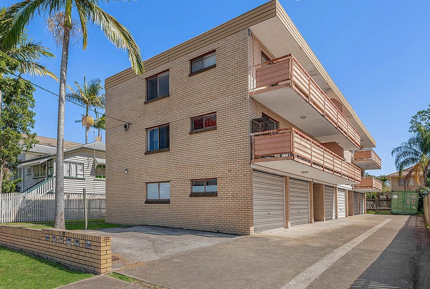2 / 16 Hall Street, NORTHGATE QLD 4013