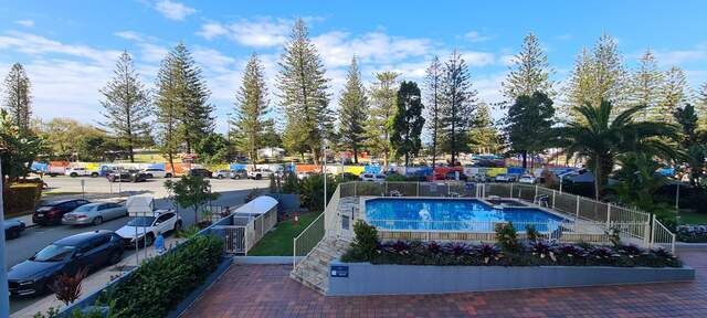 4 / 155 Old Burleigh Road, BROADBEACH QLD 4218