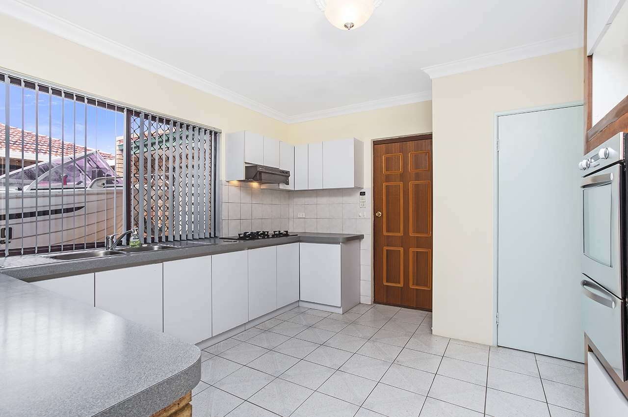 34 Yosemite Loop Ballajura WA 6066
