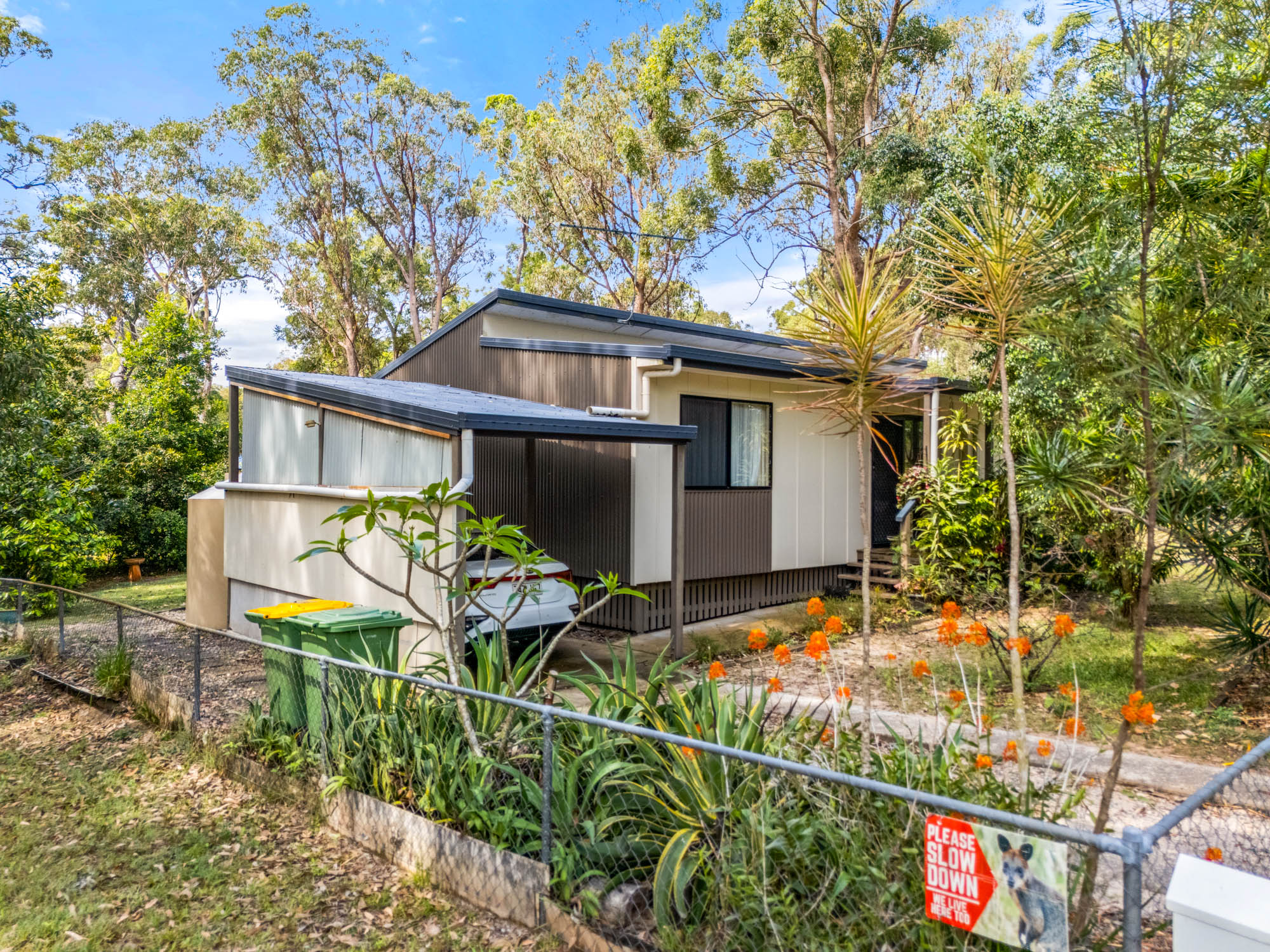 17 Cook Avenue, RUSSELL ISLAND QLD 4184