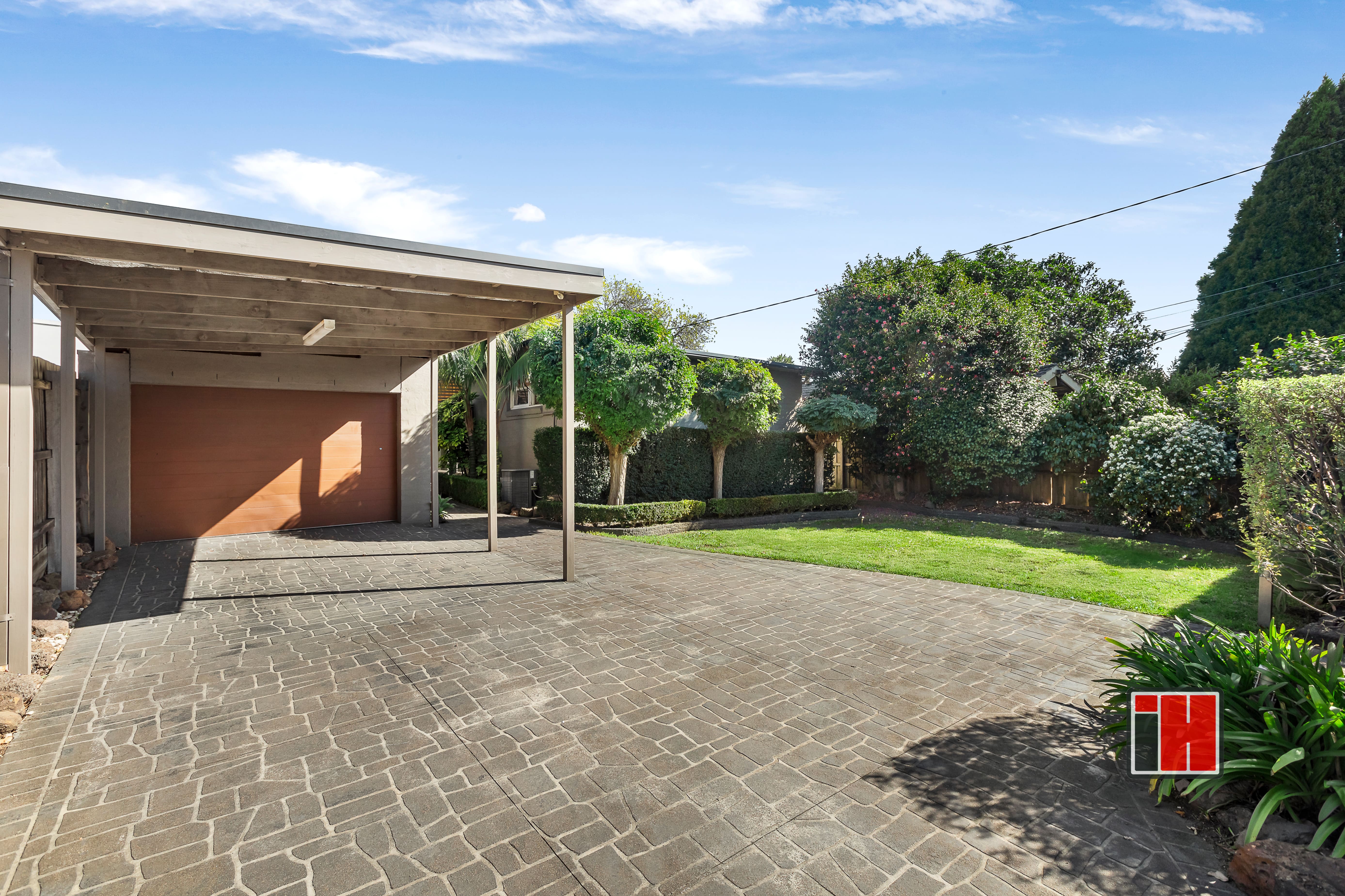 96 Mahoneys Road, FOREST HILL VIC 3131