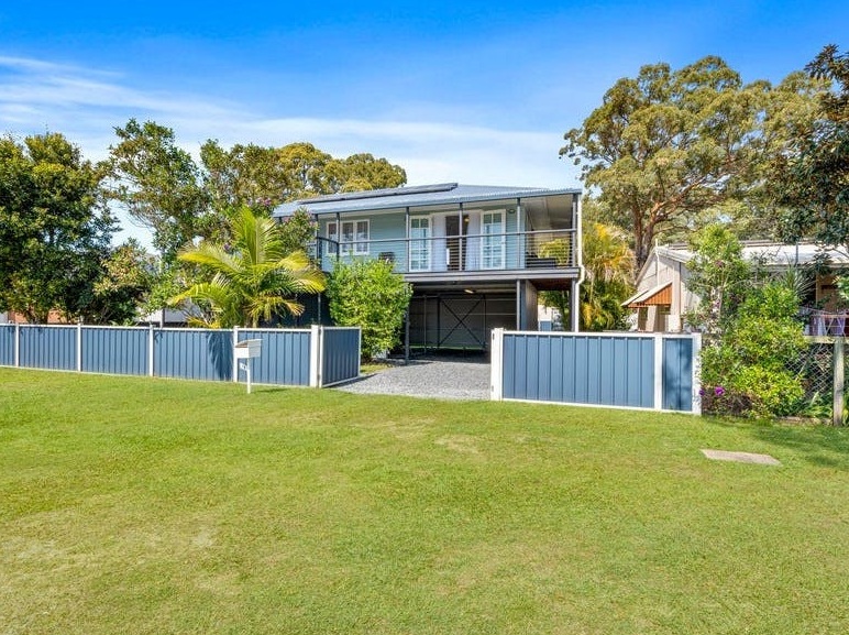 72 Laurel Street, RUSSELL ISLAND QLD 4184