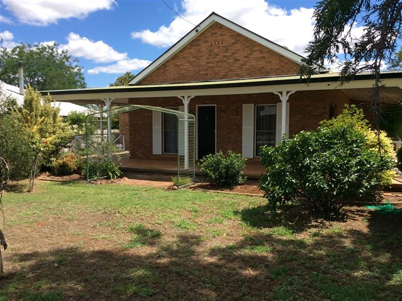 15 Barton  St, FORBES NSW 2871