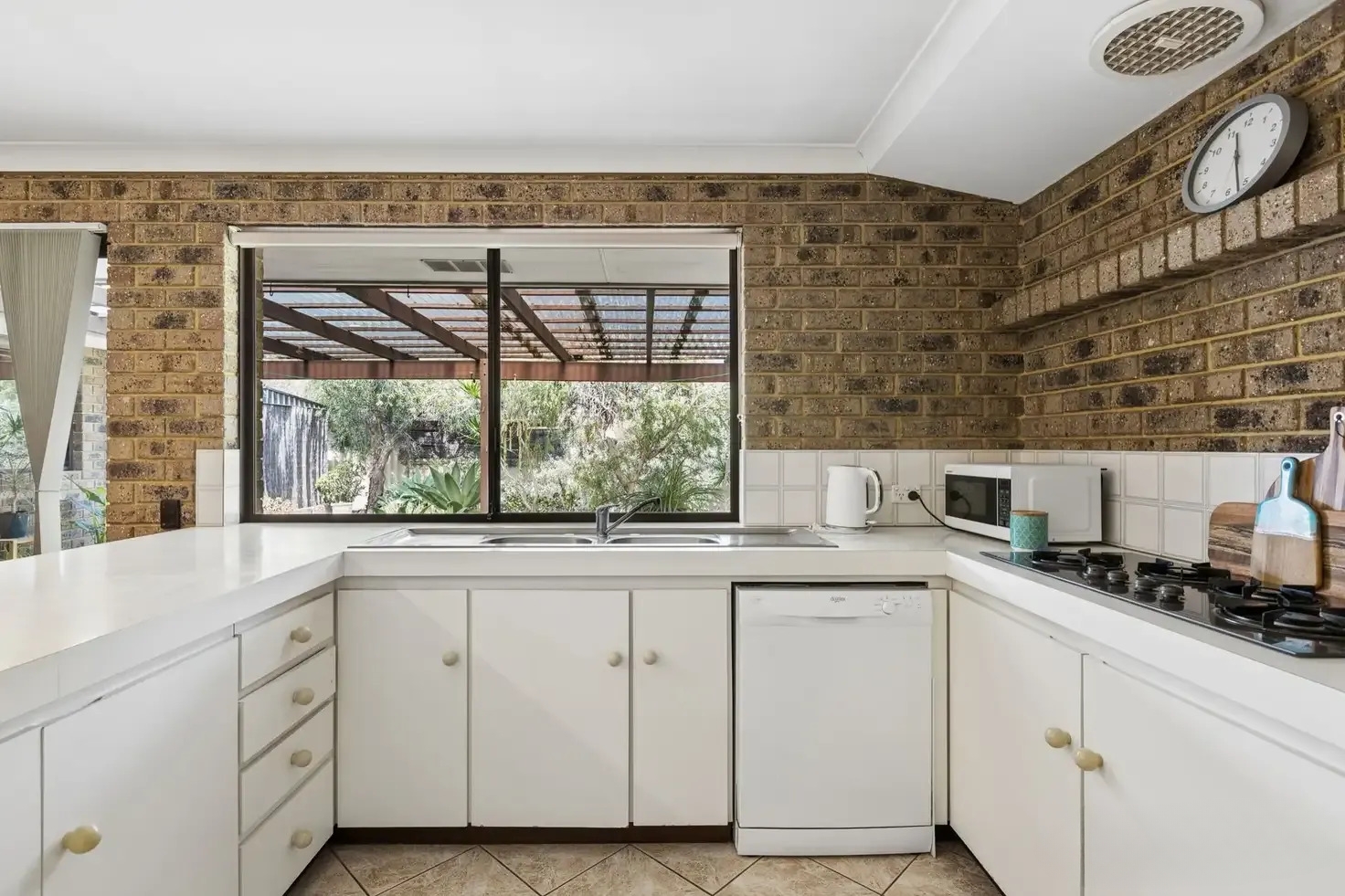 38 Bridgewater Dr Kallaroo WA 6025