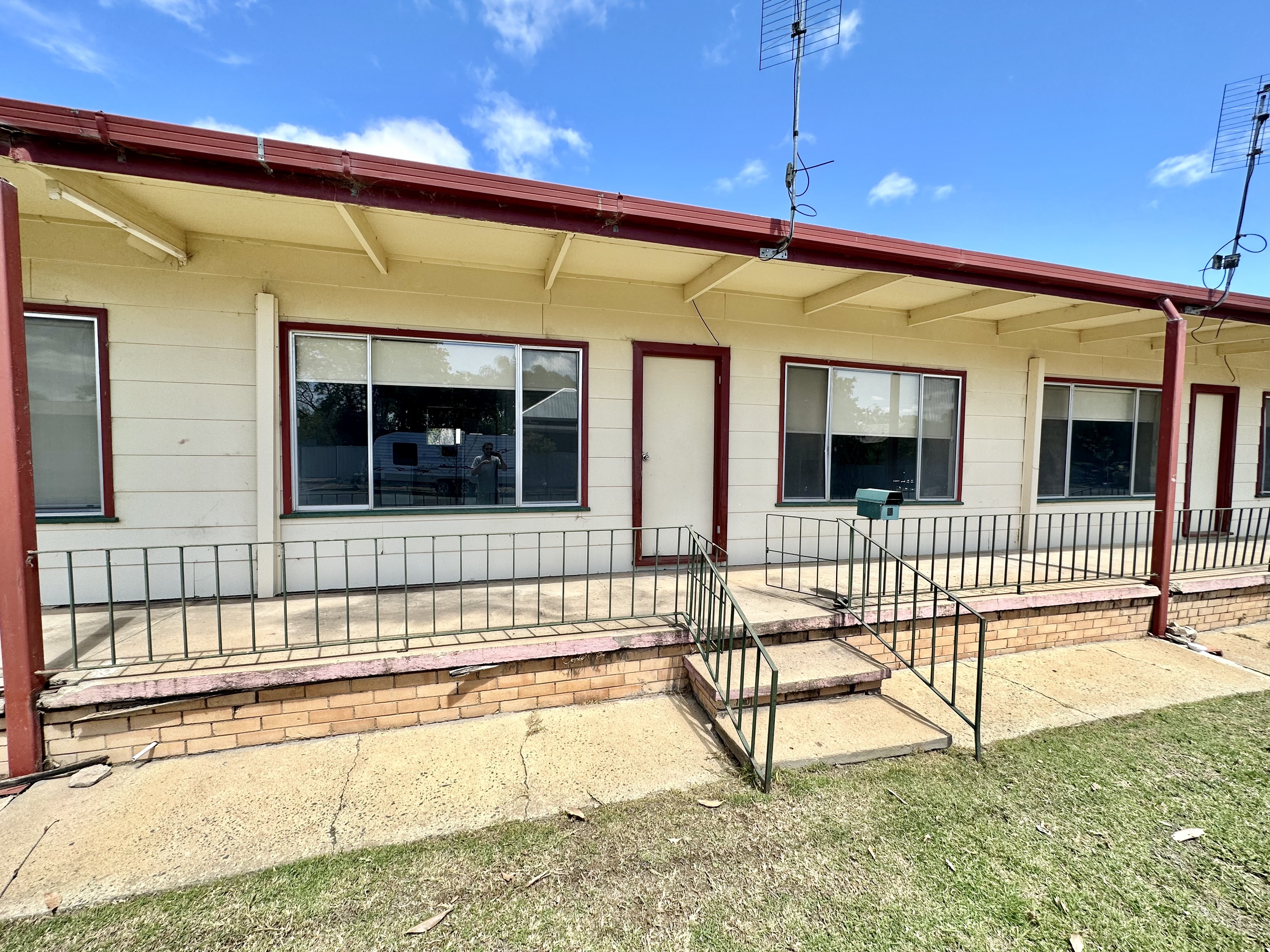 2 / 416 BELMORE STREET, HAY NSW 2711