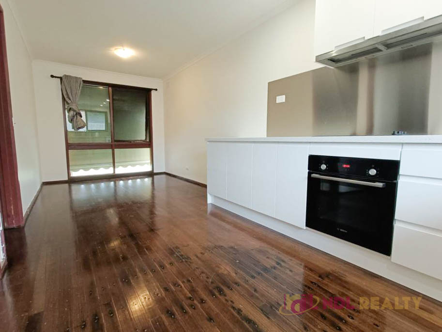 2 Delacombe Drive, HAMPTON PARK VIC 3976