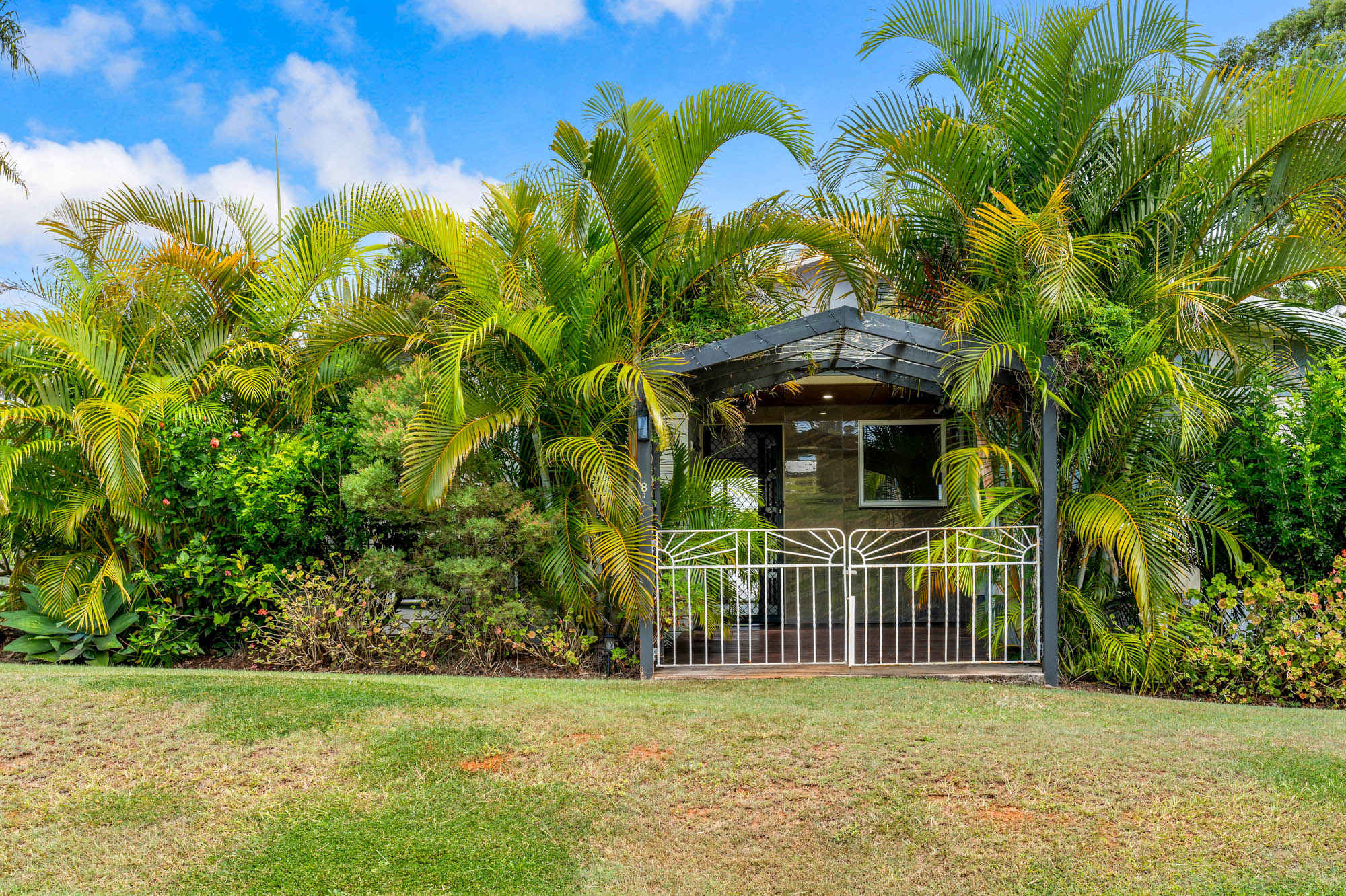 8 Allamanda Street, RUSSELL ISLAND QLD 4184