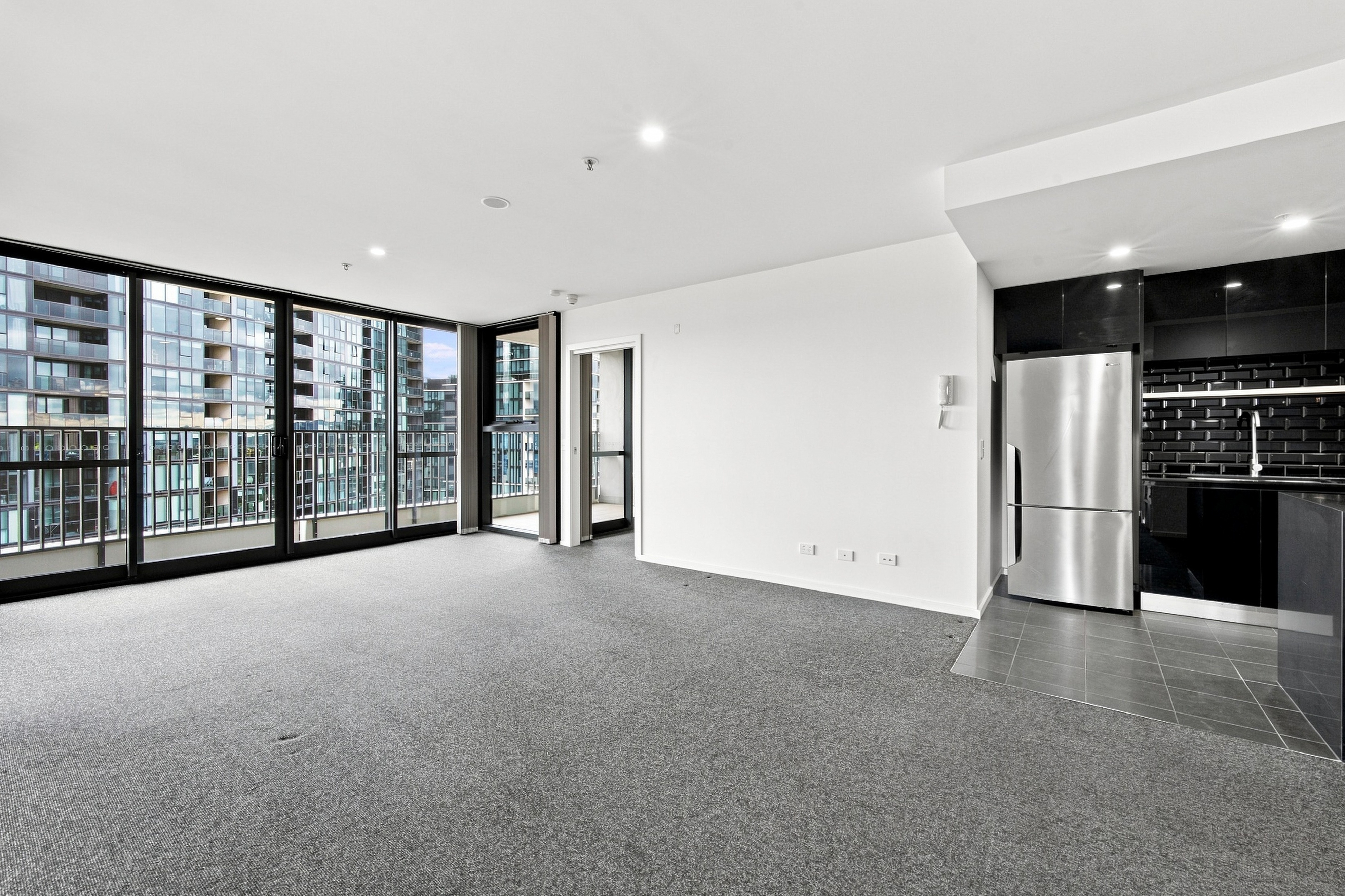 1102/120 Eastern Valley Way, Belconnen, photo 2