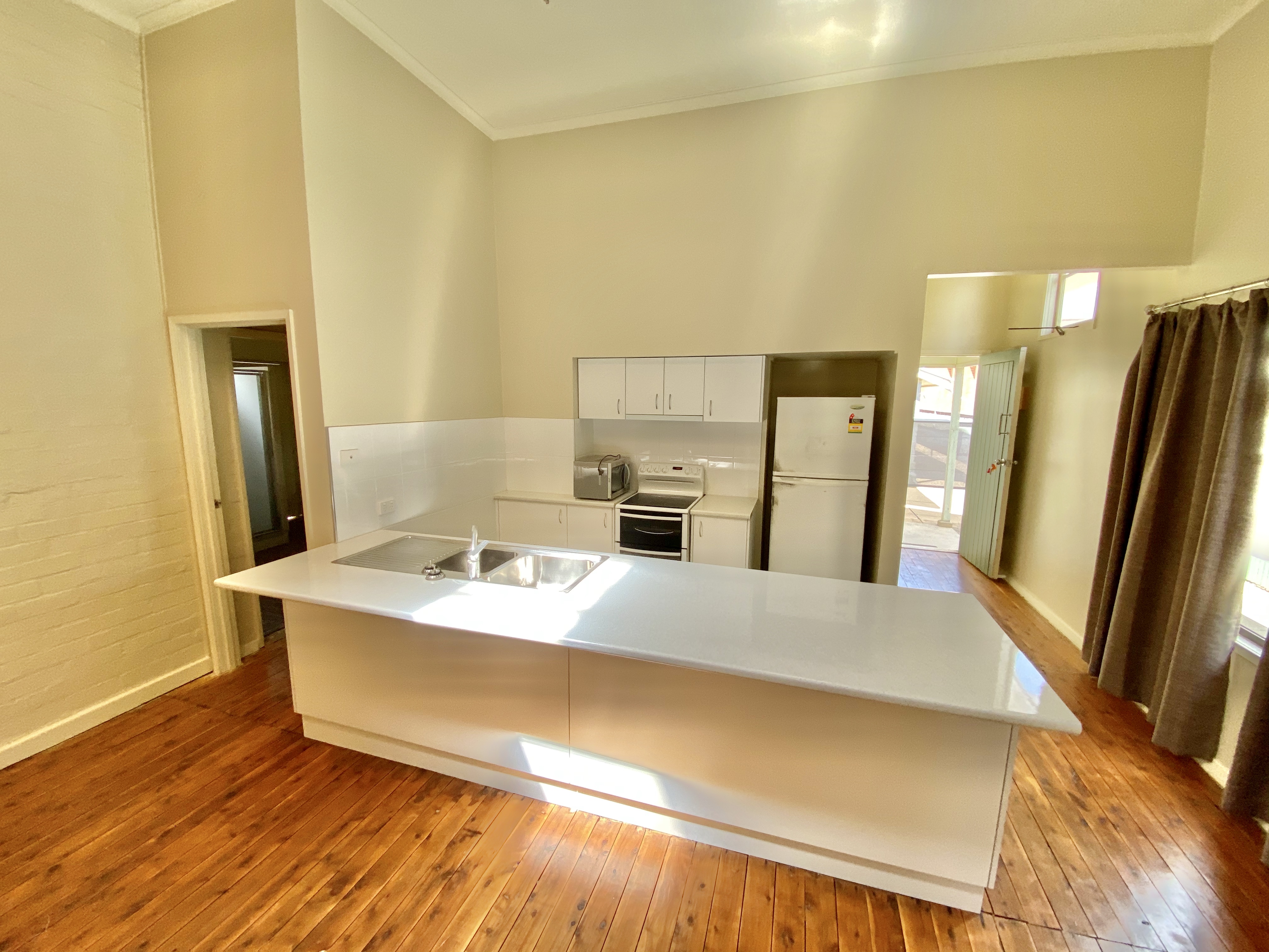 2 / 92 Lachlan Street, HAY NSW 2711