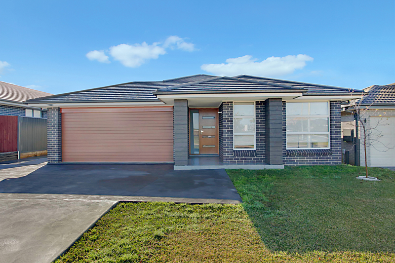 17 Goss  Loop, ORAN PARK NSW 2570