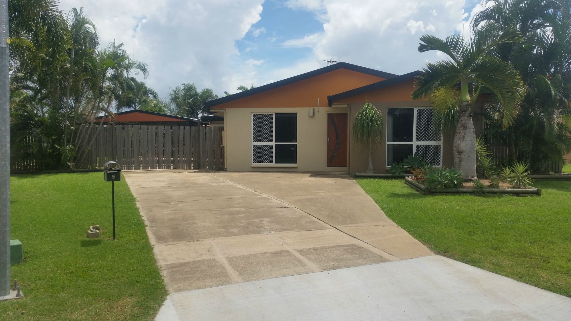 5 Raven Court, KELSO QLD 4815