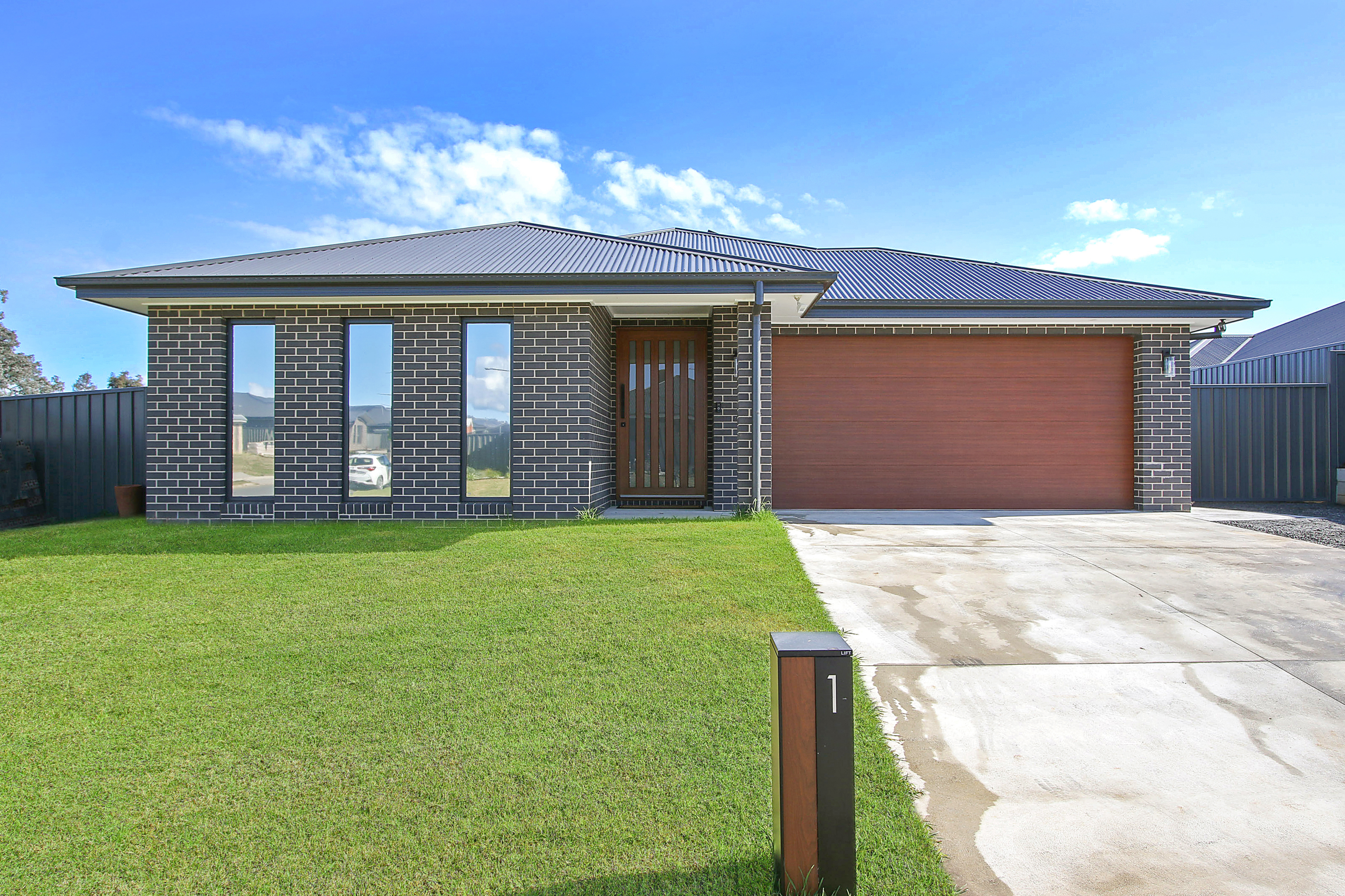 1 Lorikeet Close, THURGOONA NSW 2640