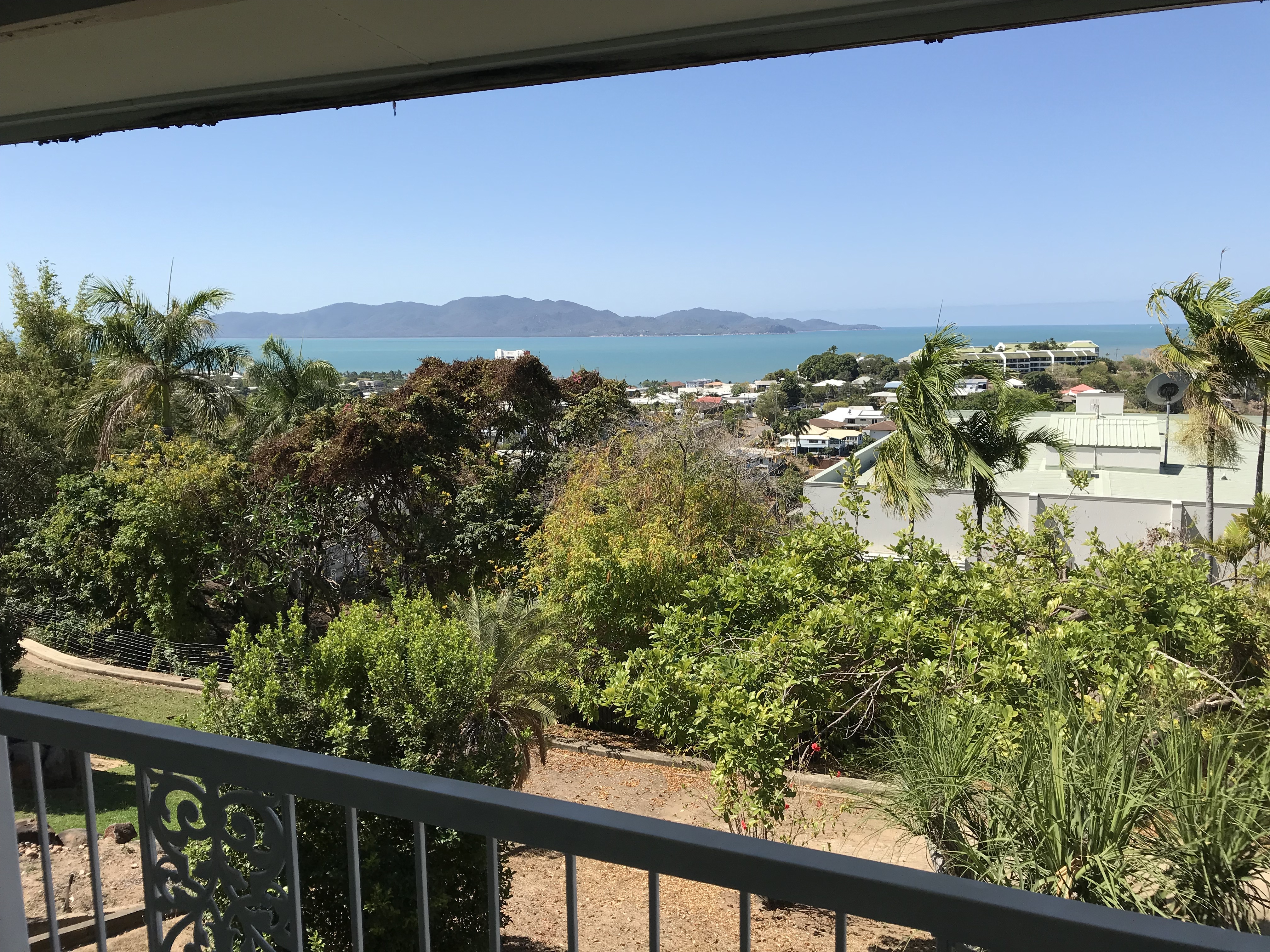 7 Hillside Crescent, TOWNSVILLE CITY QLD 4810