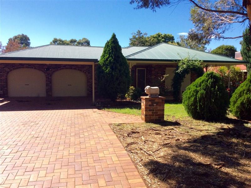 3 Oak  St, FORBES NSW 2871