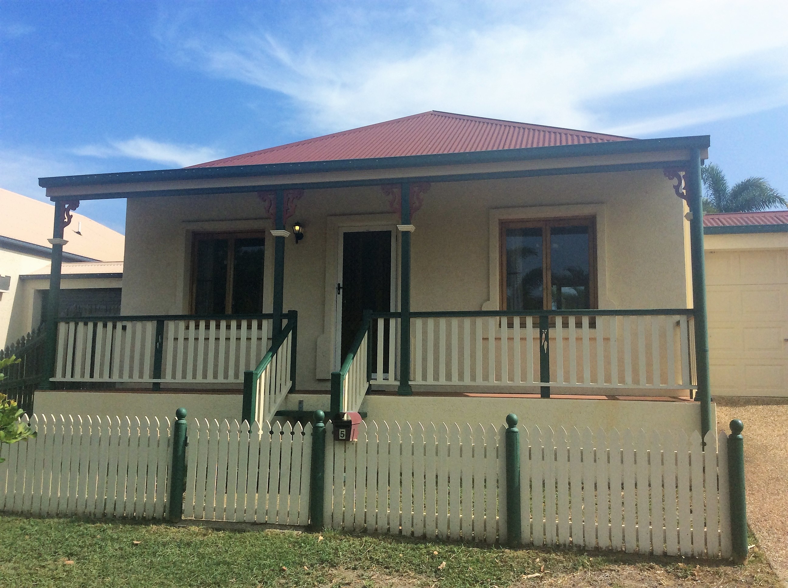 5 Azure Court, DOUGLAS QLD 4814