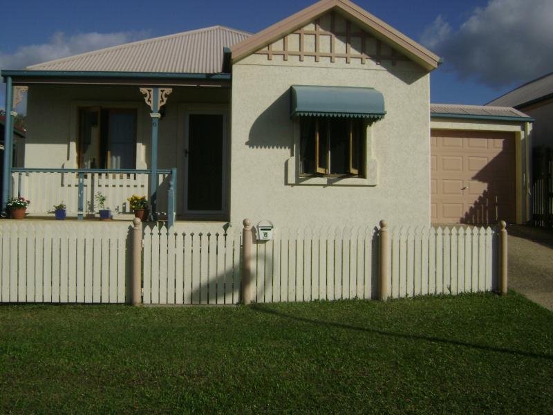 6 Azure Court, DOUGLAS QLD 4814