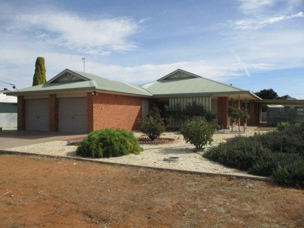 11 CORACK ROAD, DONALD VIC 3480