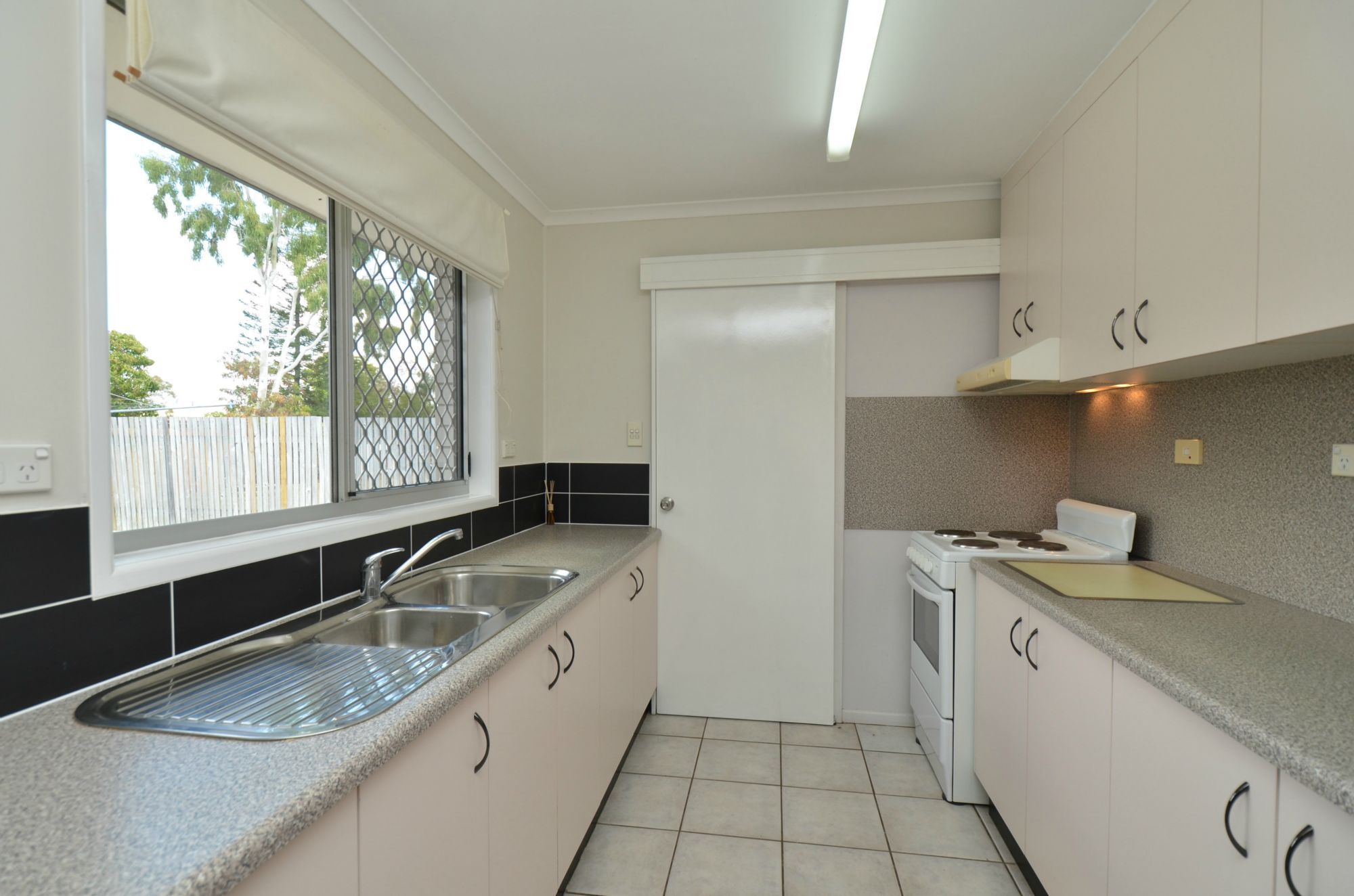 15 Birrahlee Crescent, KIRWAN QLD 4817