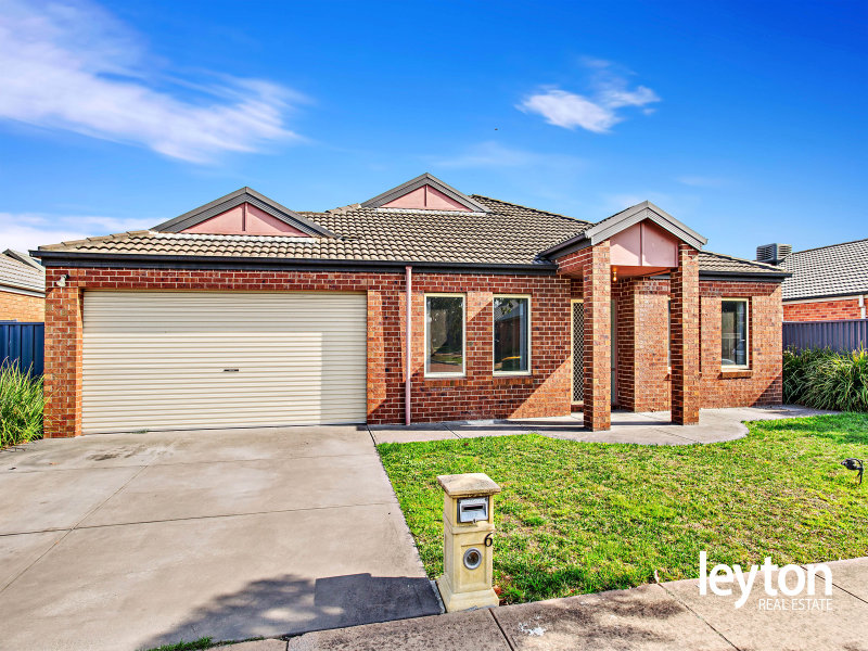 6 The Parkway, PAKENHAM VIC 3810