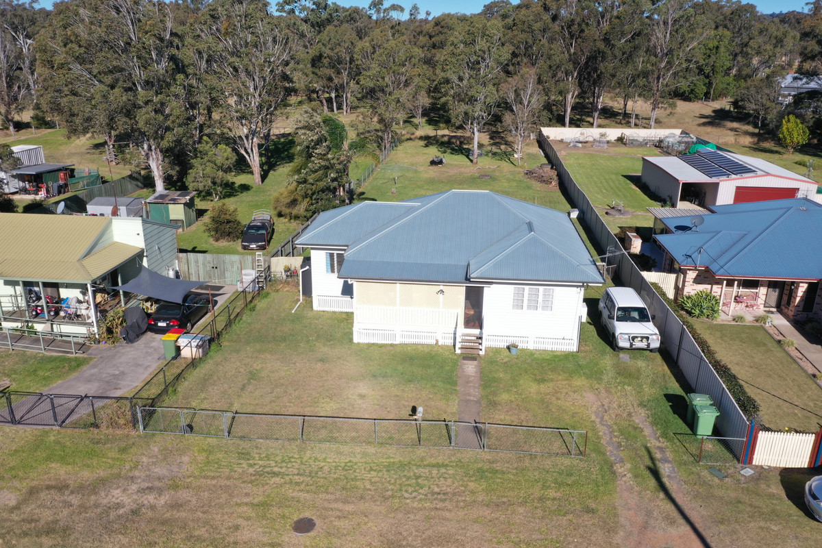 5 John Street, CROWS NEST QLD 4355