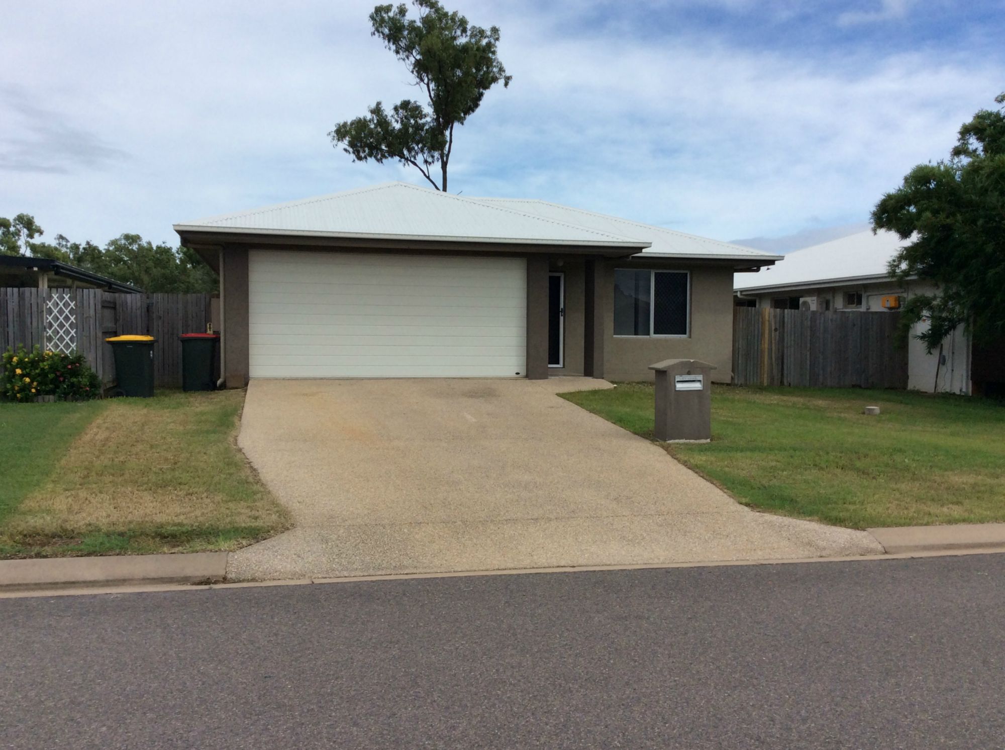 4 Dundabella Drive, DEERAGUN QLD 4818