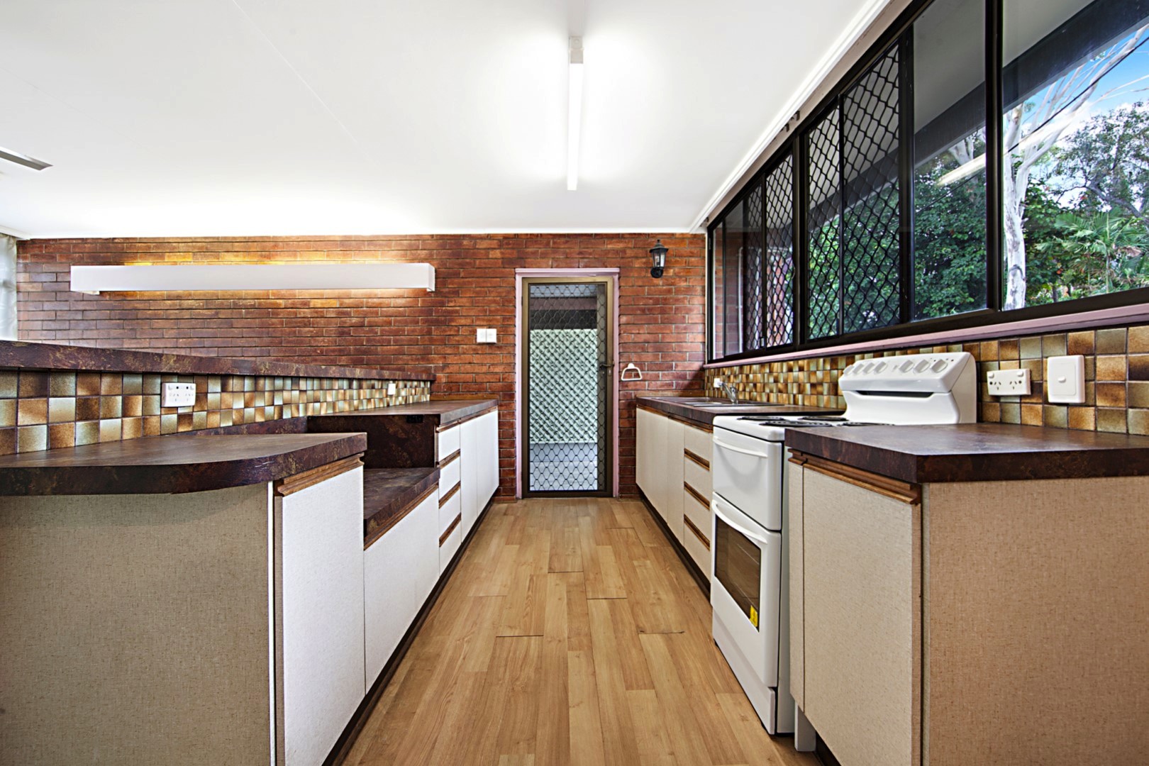 2 / 15 Lindeman Ave, CRANBROOK QLD 4814