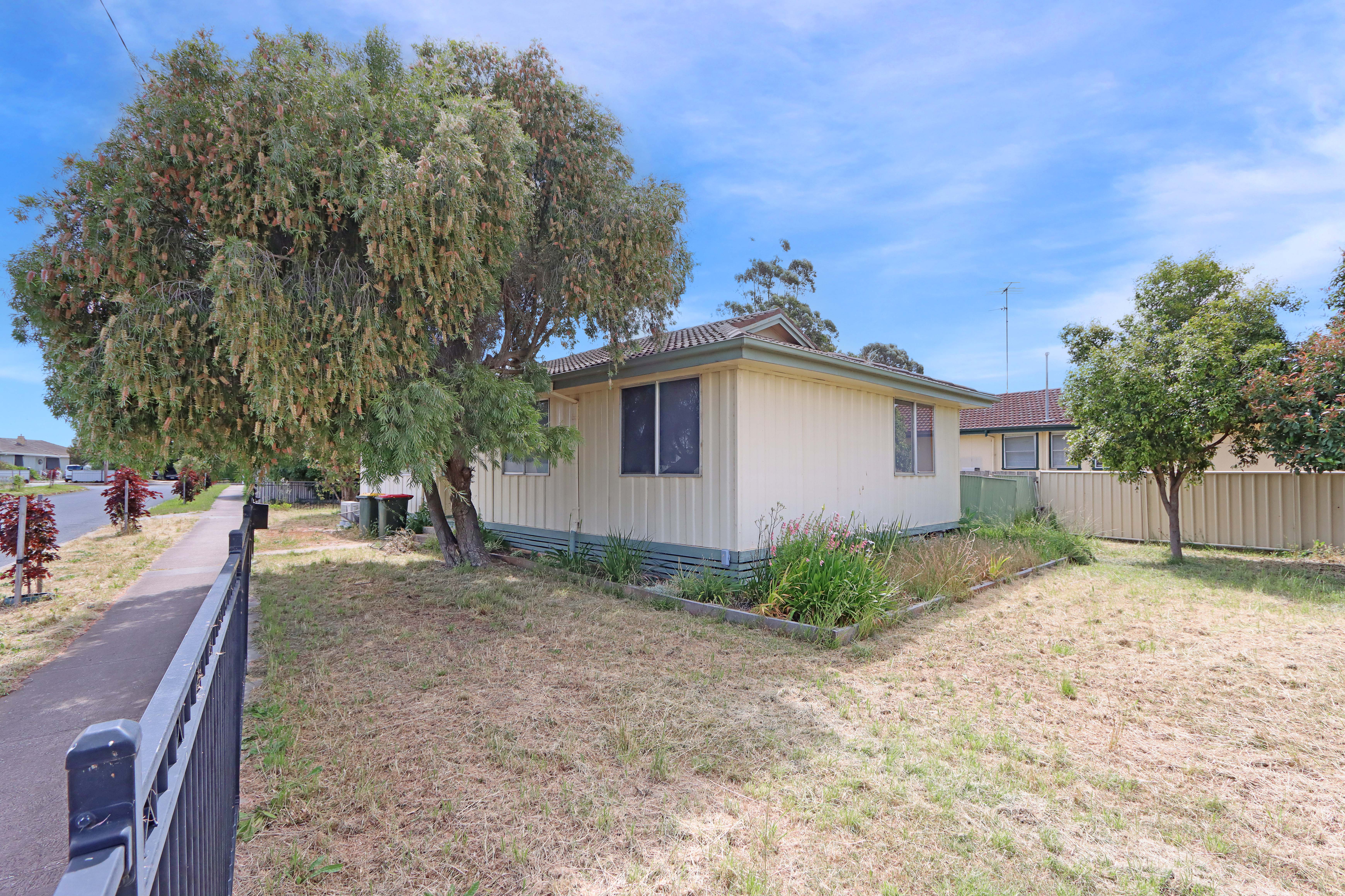 23 Felstead Avenue, HORSHAM VIC 3400