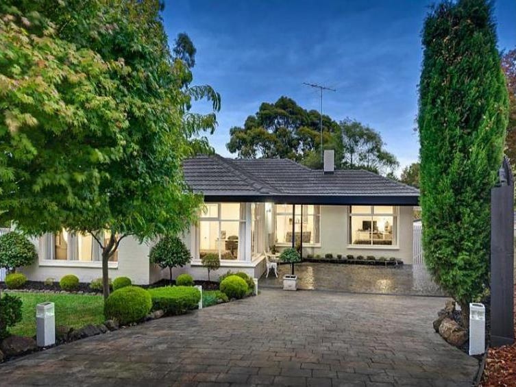 16 Russell Crescent, MOUNT WAVERLEY VIC 3149
