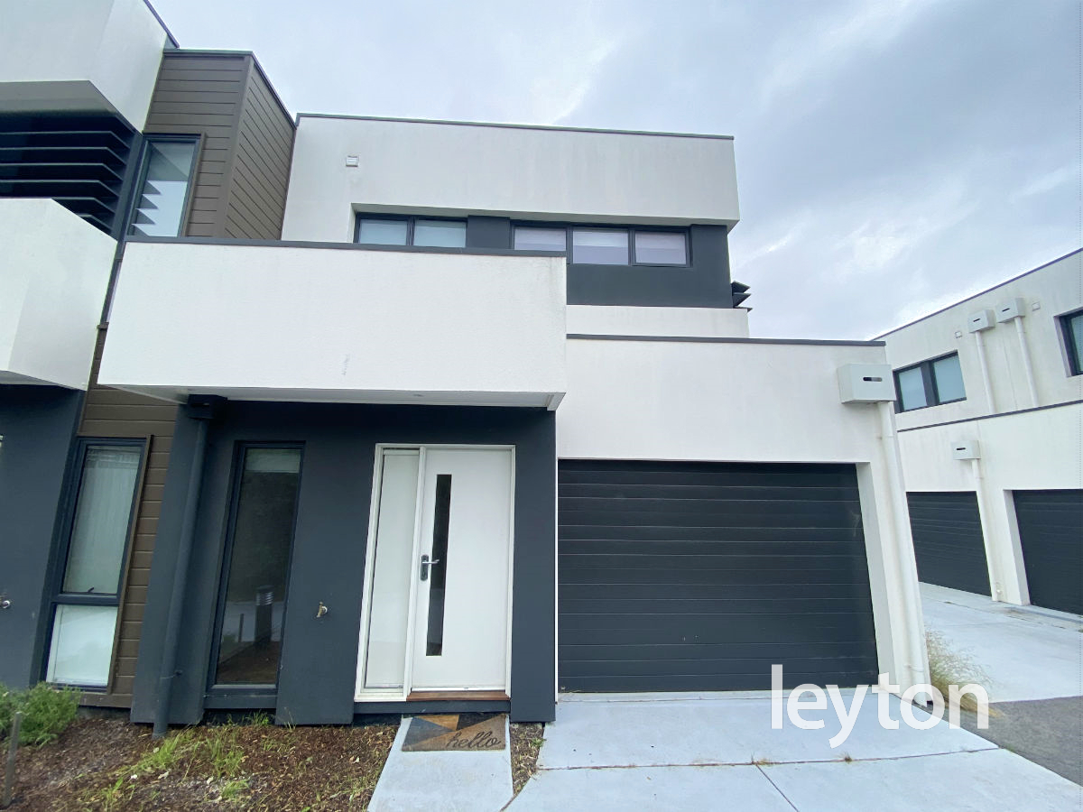 3 / 8 Hillview Ave, ROWVILLE VIC 3178