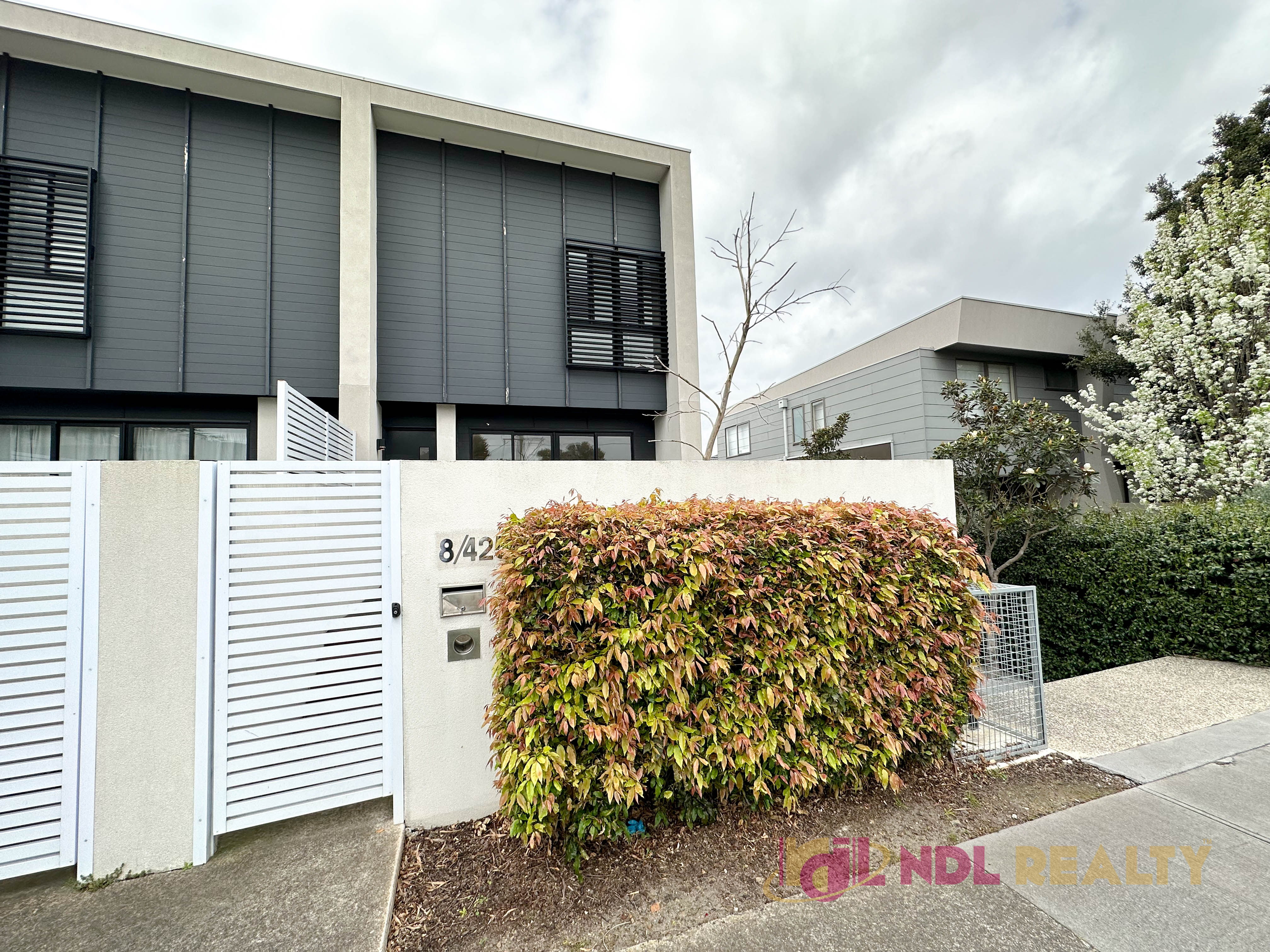 8 / 425 Warrigal Road, BURWOOD VIC 3125