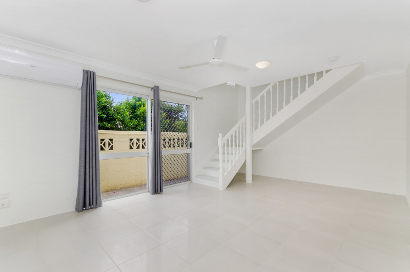 Unit 2 / 8 Lowth St, ROSSLEA QLD 4812