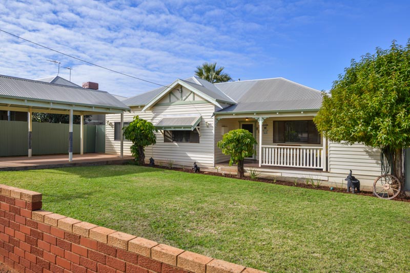 65 Lewis Street, LAMINGTON WA 6430