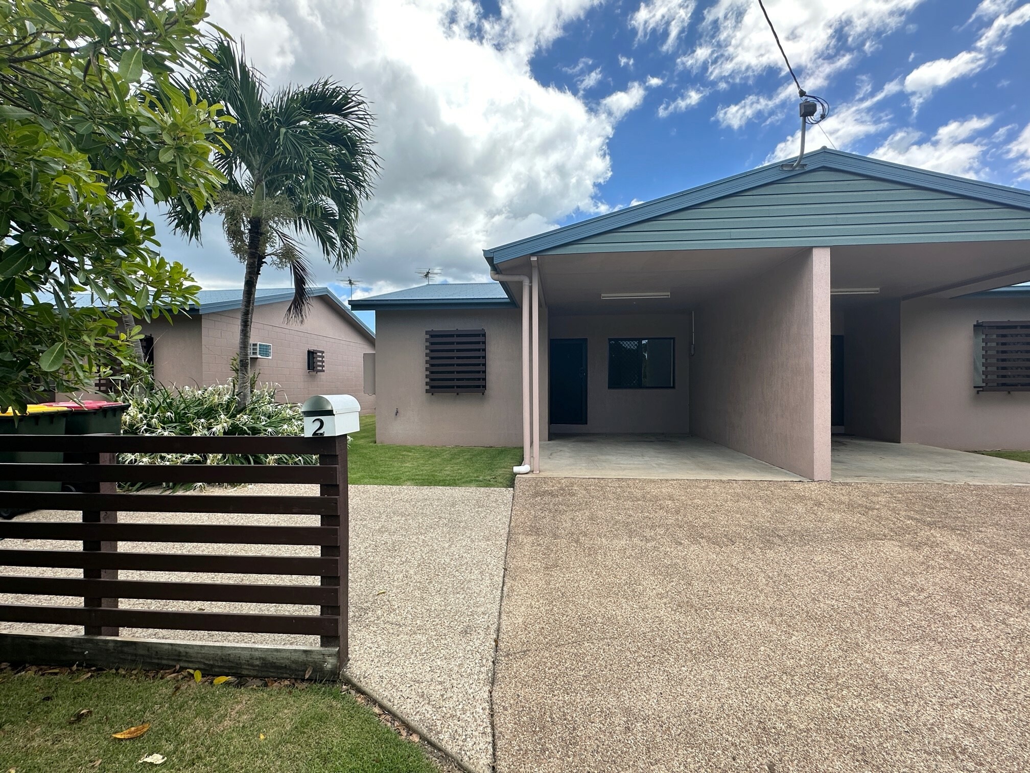 Unit 2 / 5 Forrest St, ROSSLEA QLD 4812