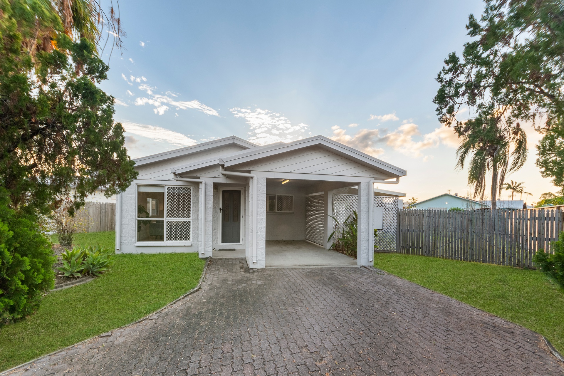 98 Kern Brothers Dr, KIRWAN QLD 4817