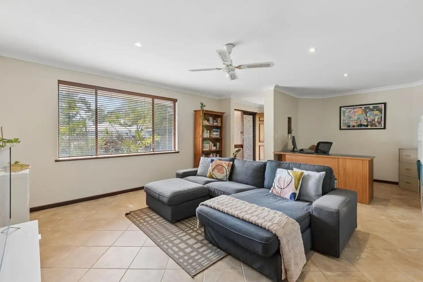 38 Bridgewater Dr Kallaroo WA 6025