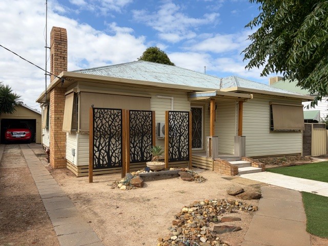 13 Cave st, DONALD VIC 3480