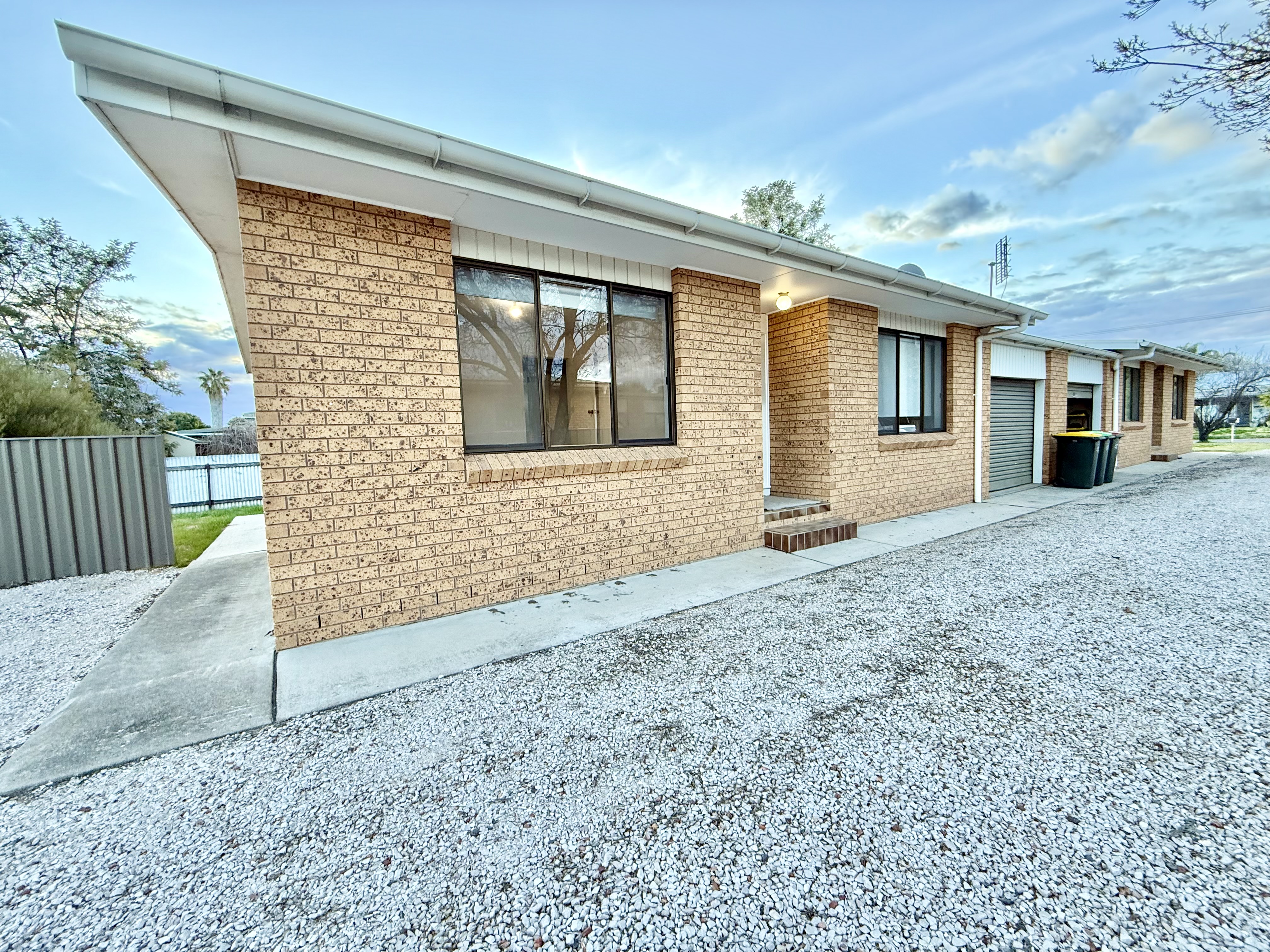 2 / 336 Russell Street, HAY NSW 2711