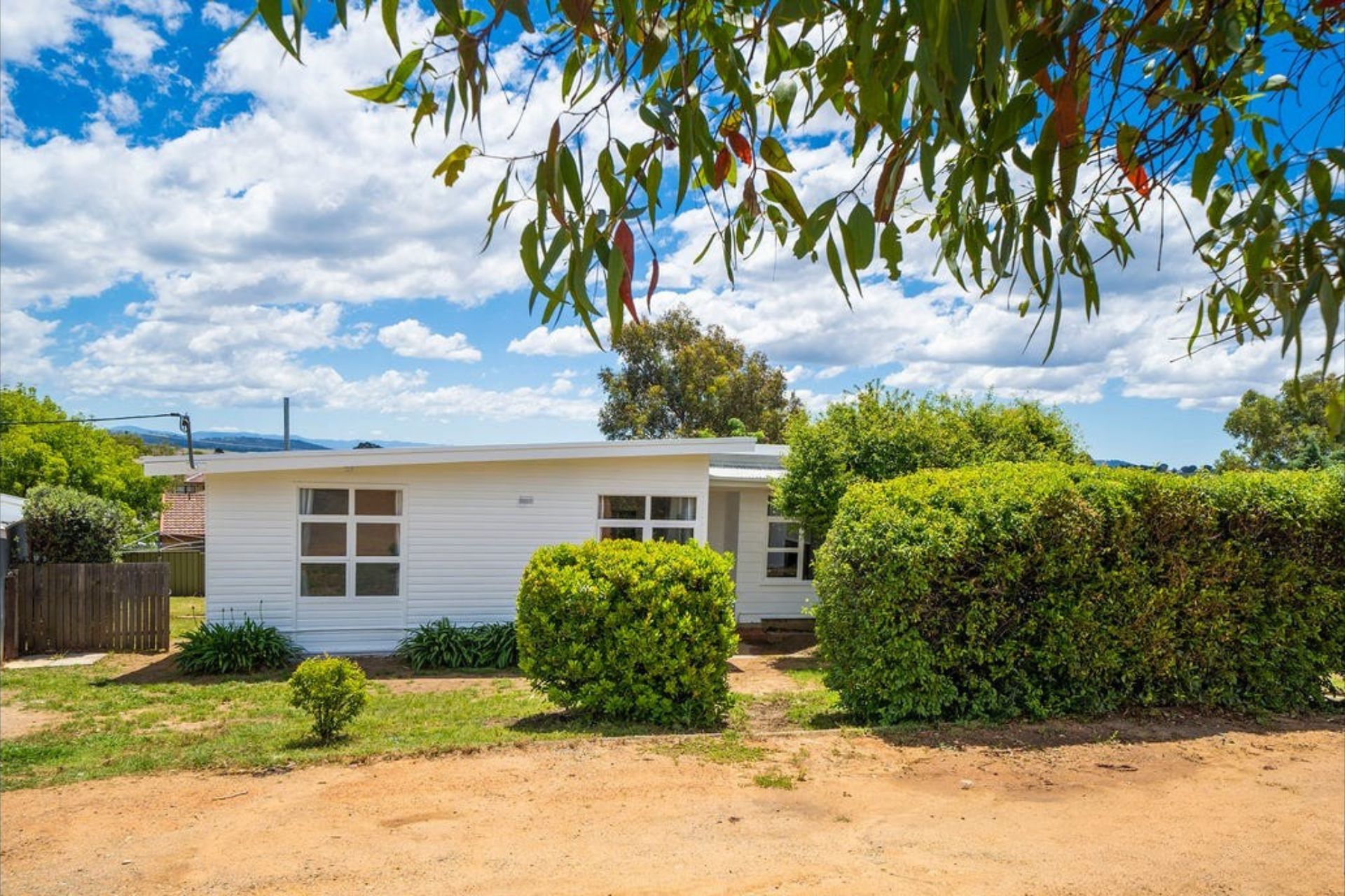 25 Crest Rd, Crestwood
