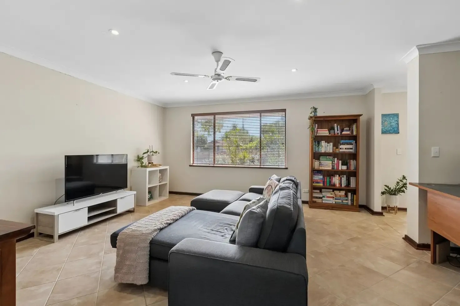 38 Bridgewater Dr Kallaroo WA 6025