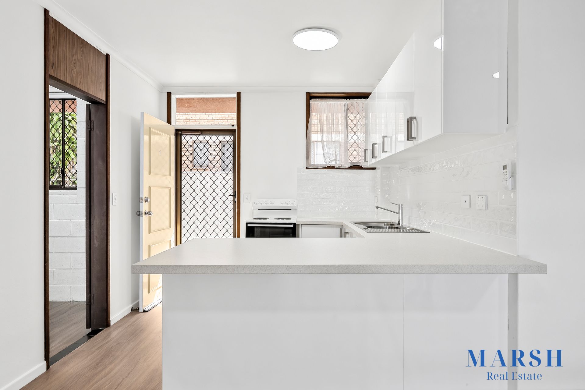 1 / 142 Surf Parade, BROADBEACH QLD 4218