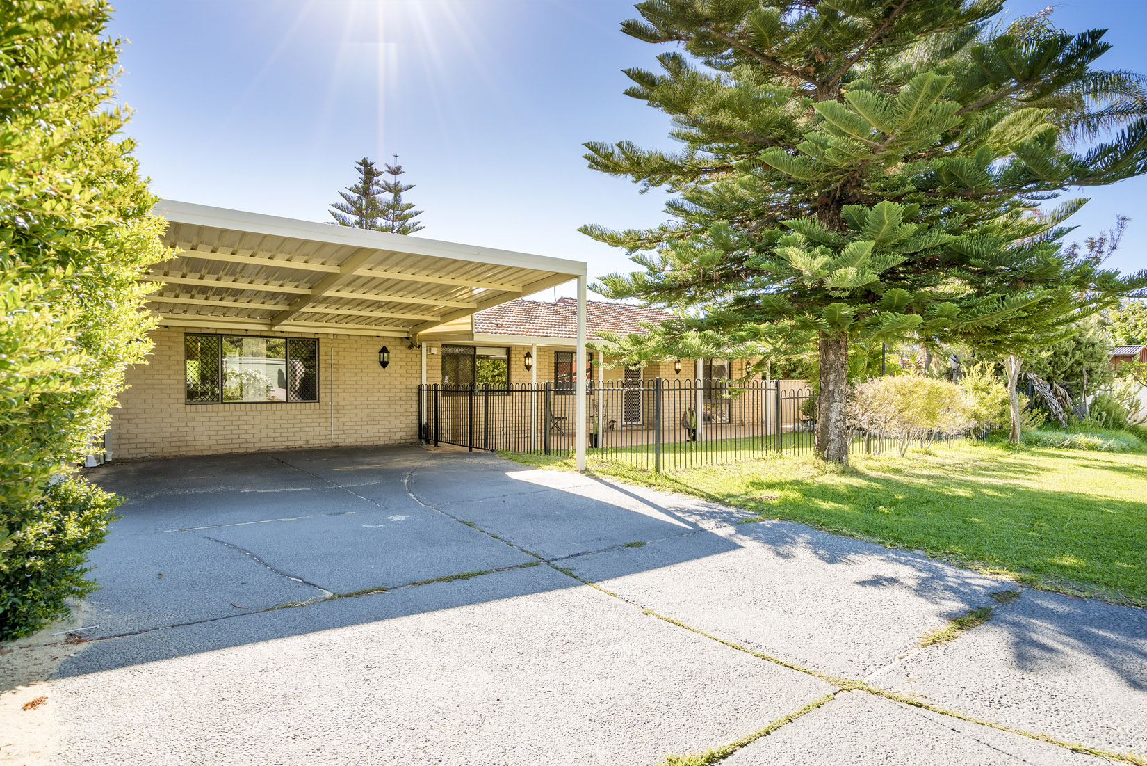 3A Charing Crescent Marangaroo WA 6064