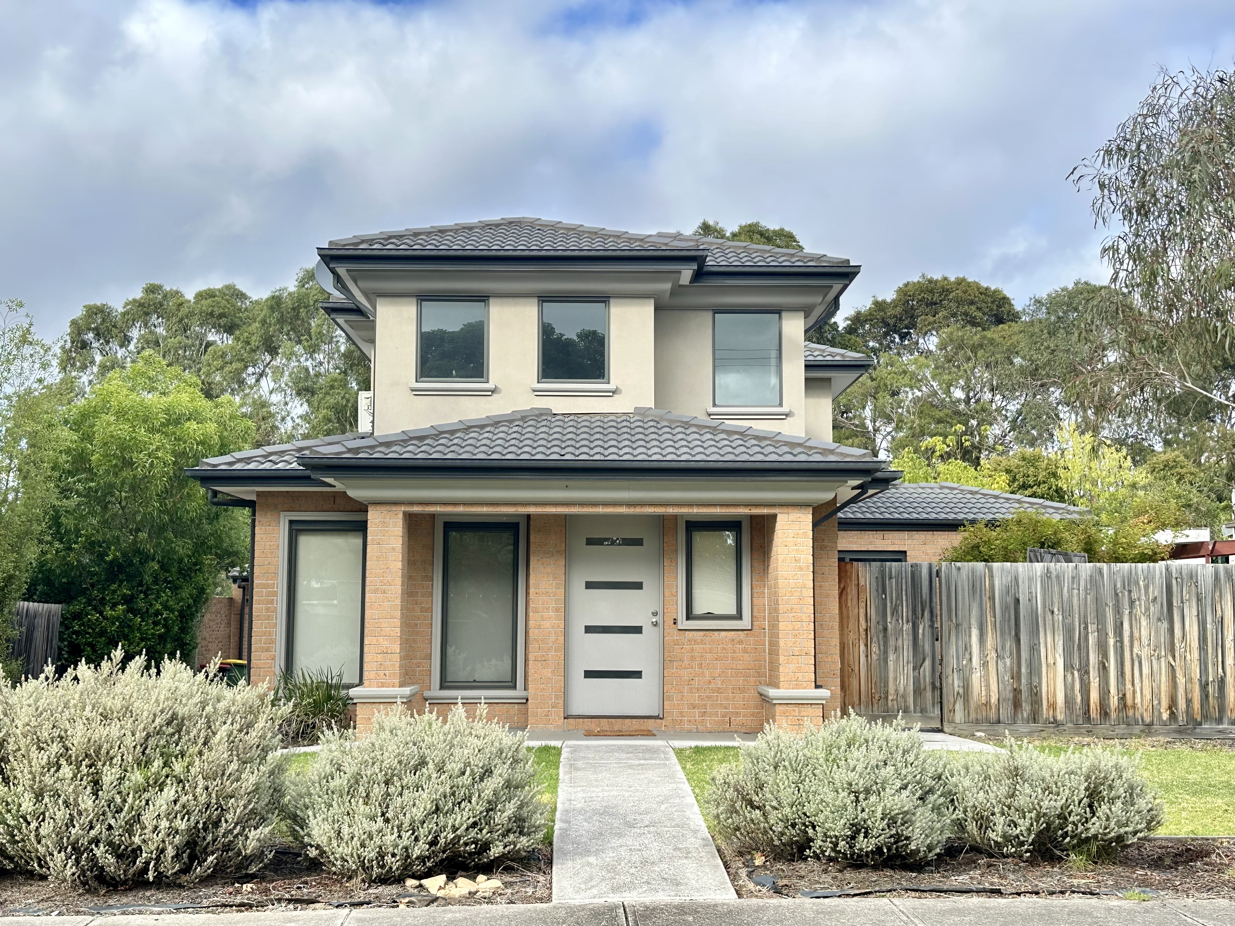 1 / 5 Mayfield Street, GREENSBOROUGH VIC 3088