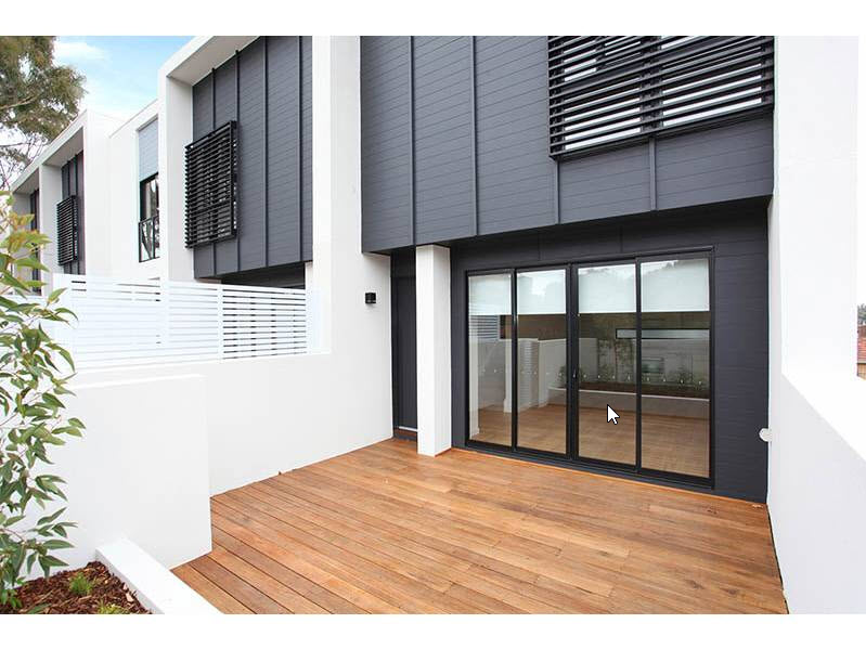 8 / 425 Warrigal Road, BURWOOD VIC 3125